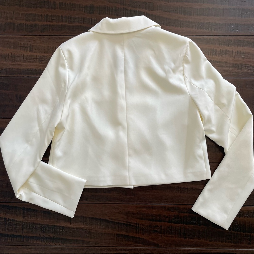 Avec Les Filles White Crepe Cropped Blazer - Picture 5 of 9